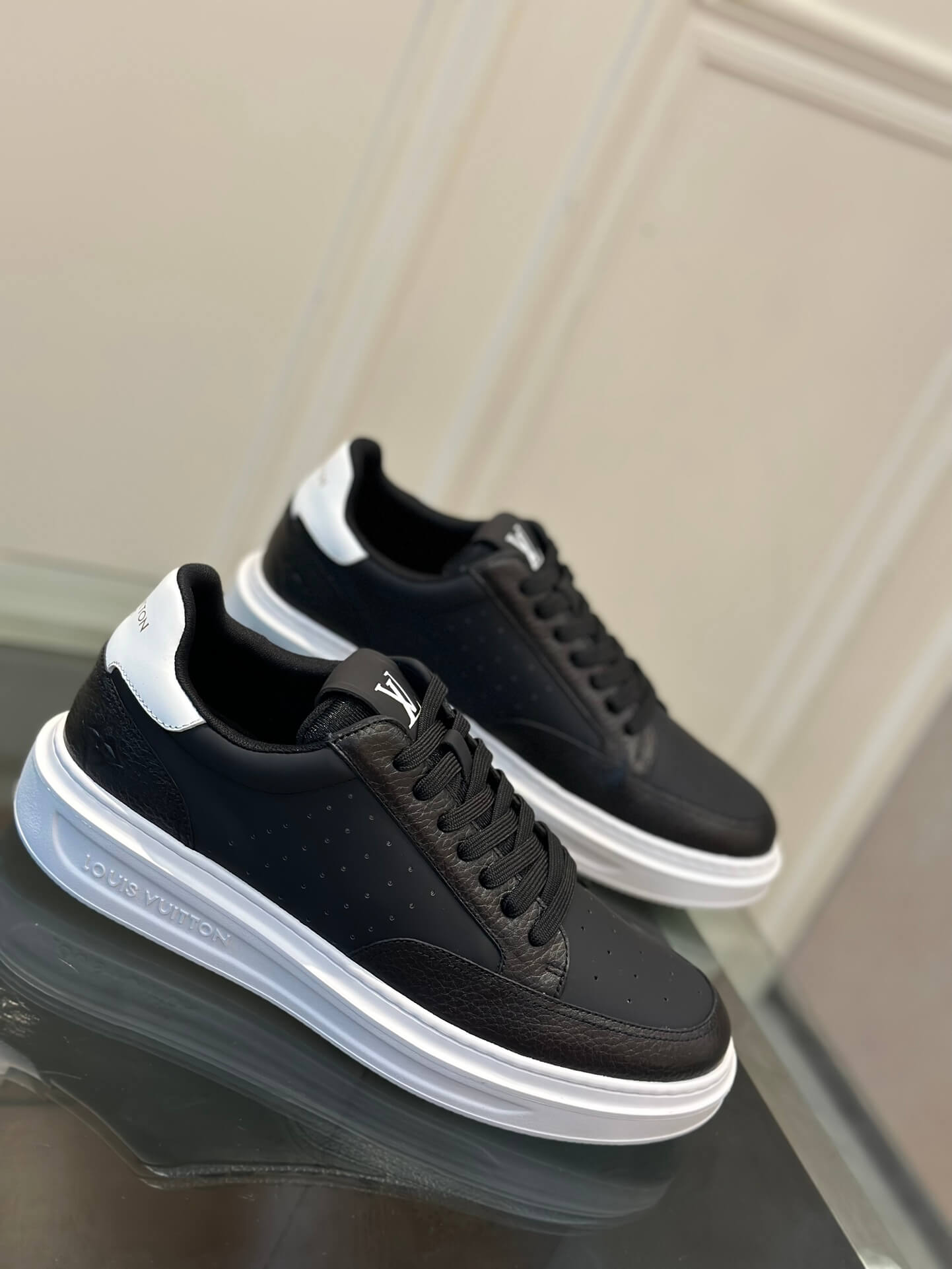LV Latest Shoes - Image 9