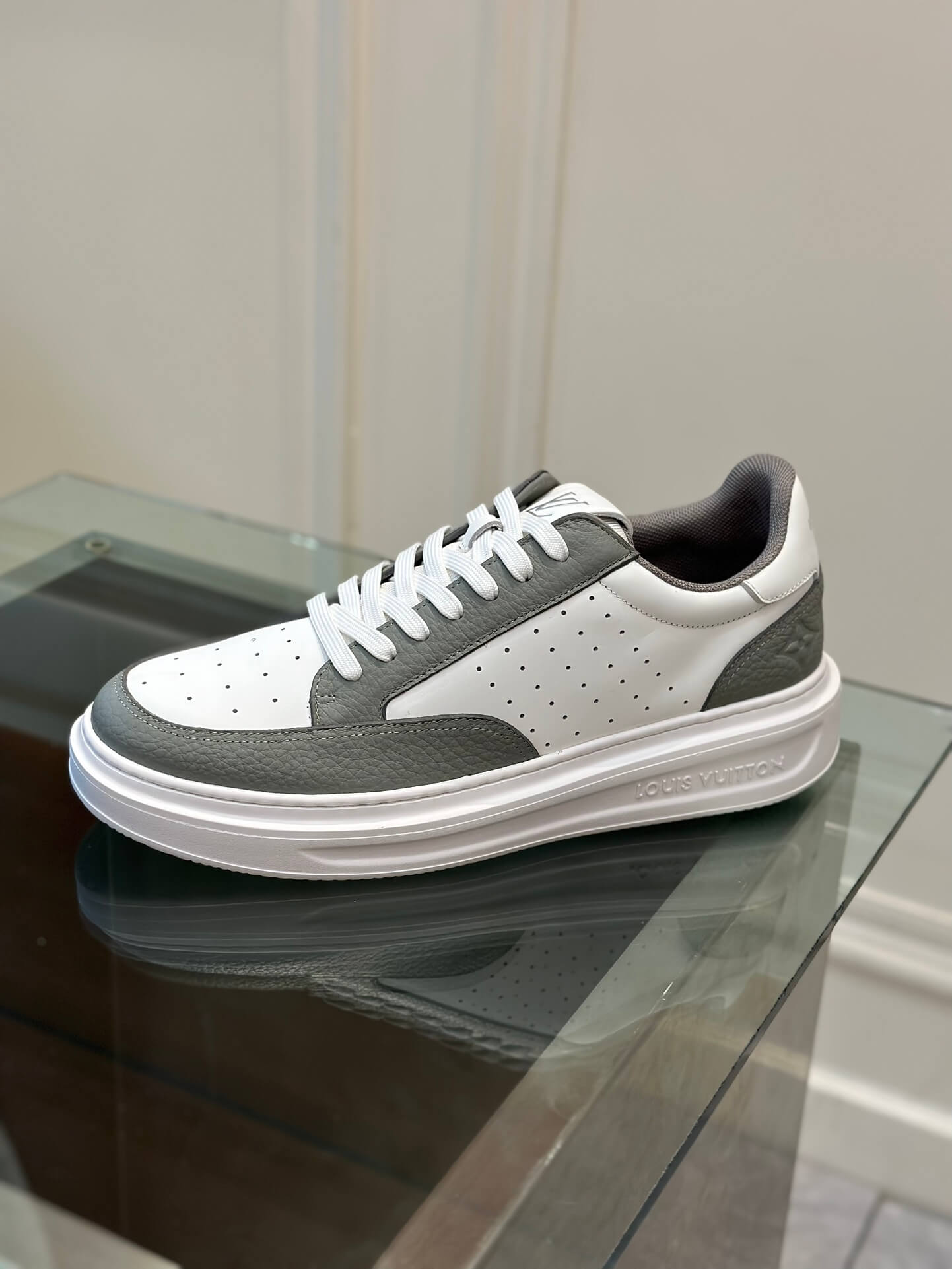 LV Latest Shoes - Image 7