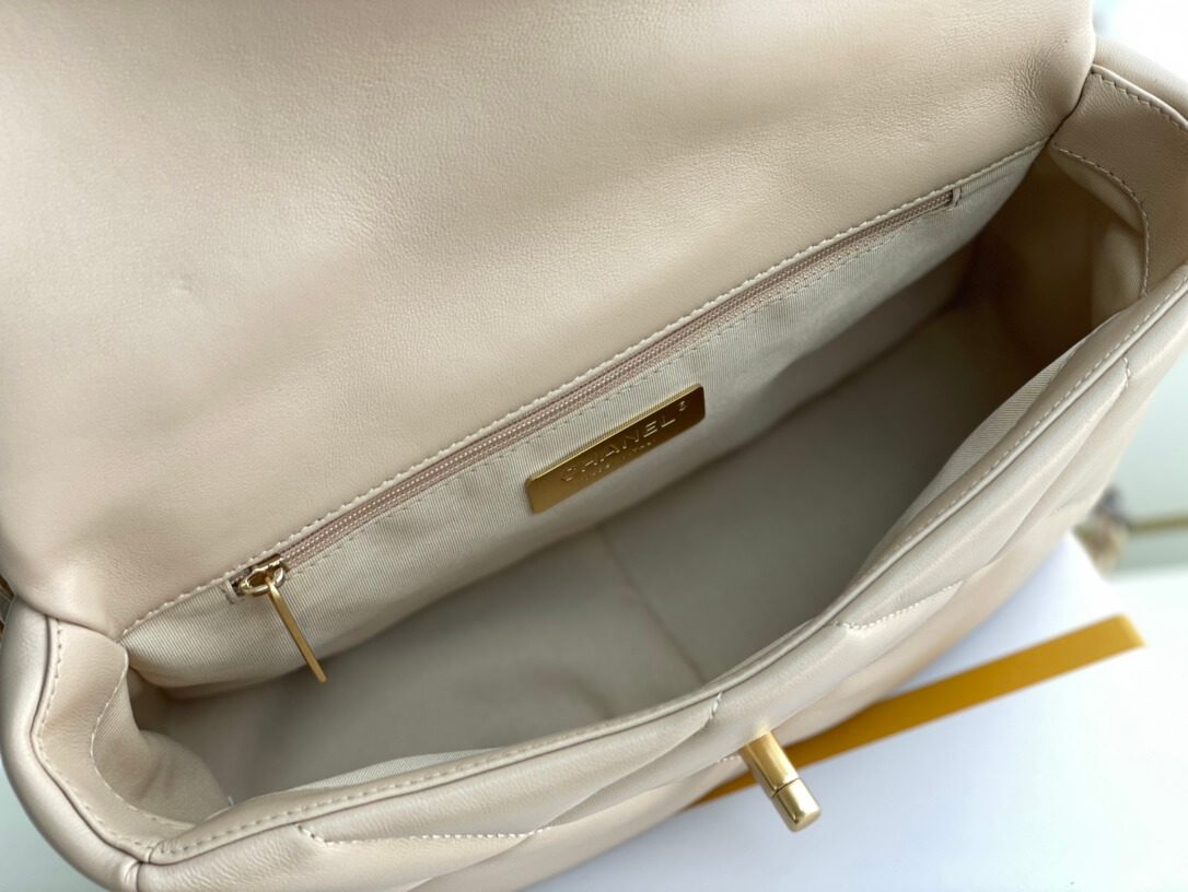 Chanel 19 Bag - Image 5