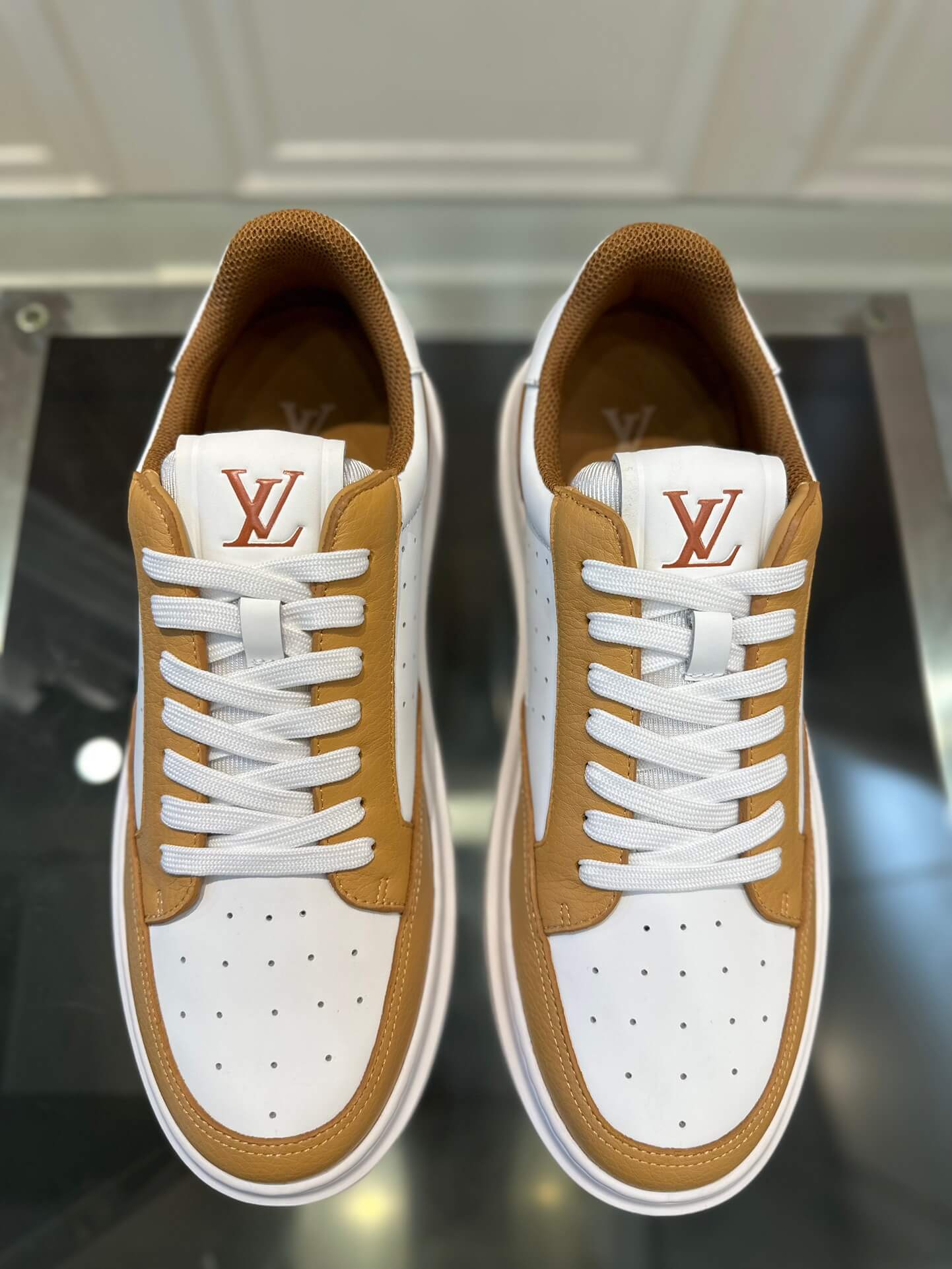LV Latest Shoes - Image 8