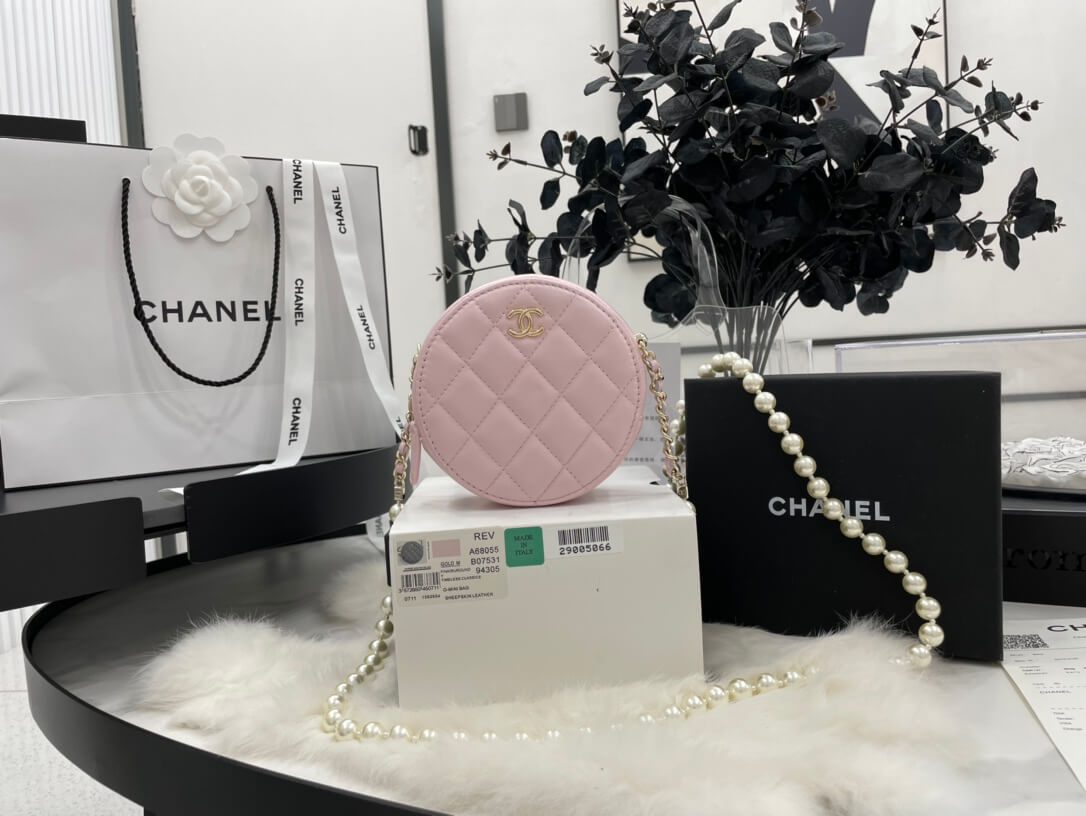 Chanel Round Bag with Chain - Image 8
