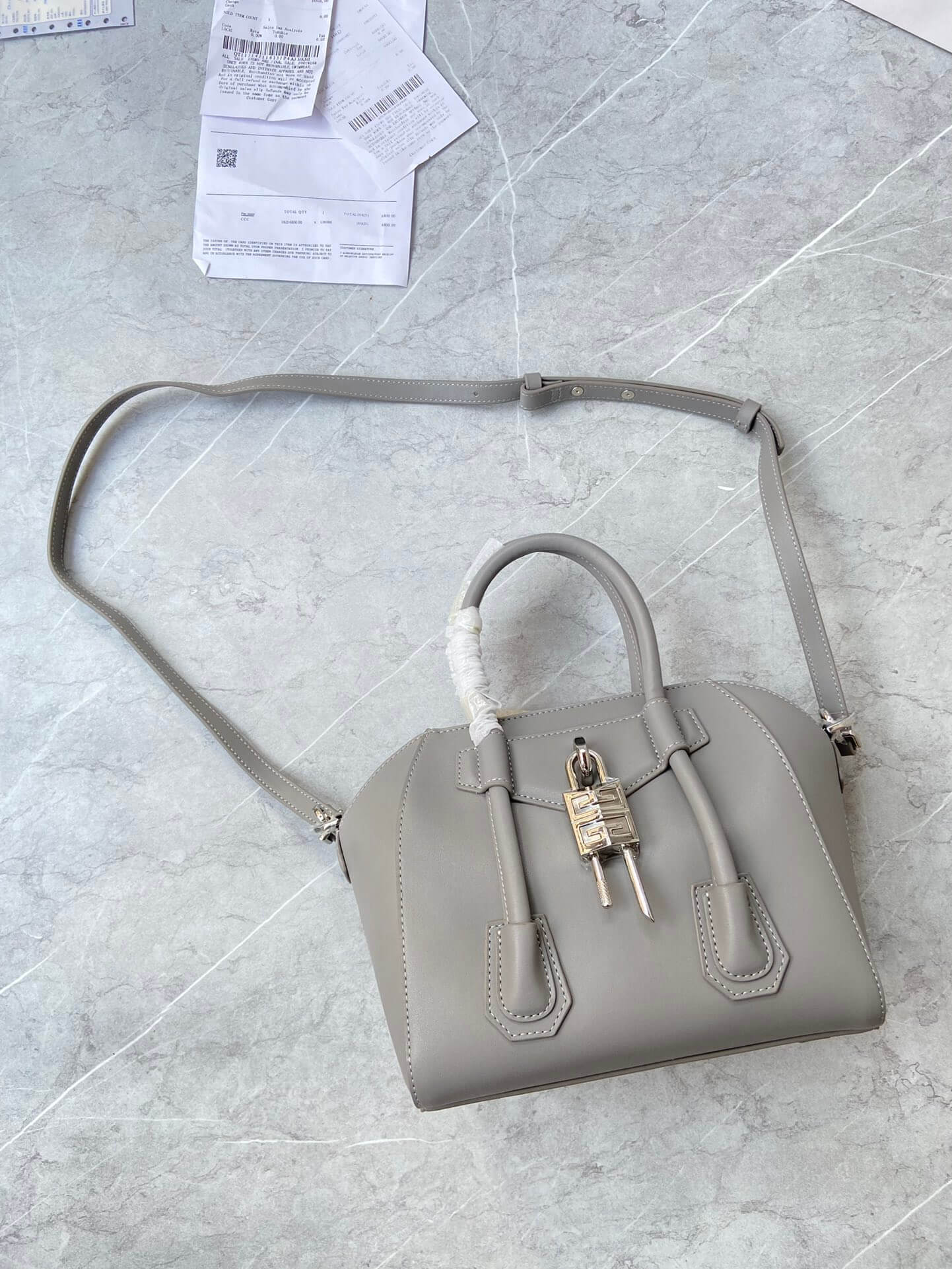 Givenchy Antigona Lock Bag - Image 8