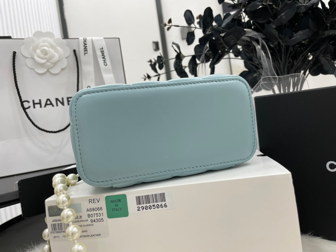 Chanel Small Vanity Case with Chain - Image 9
