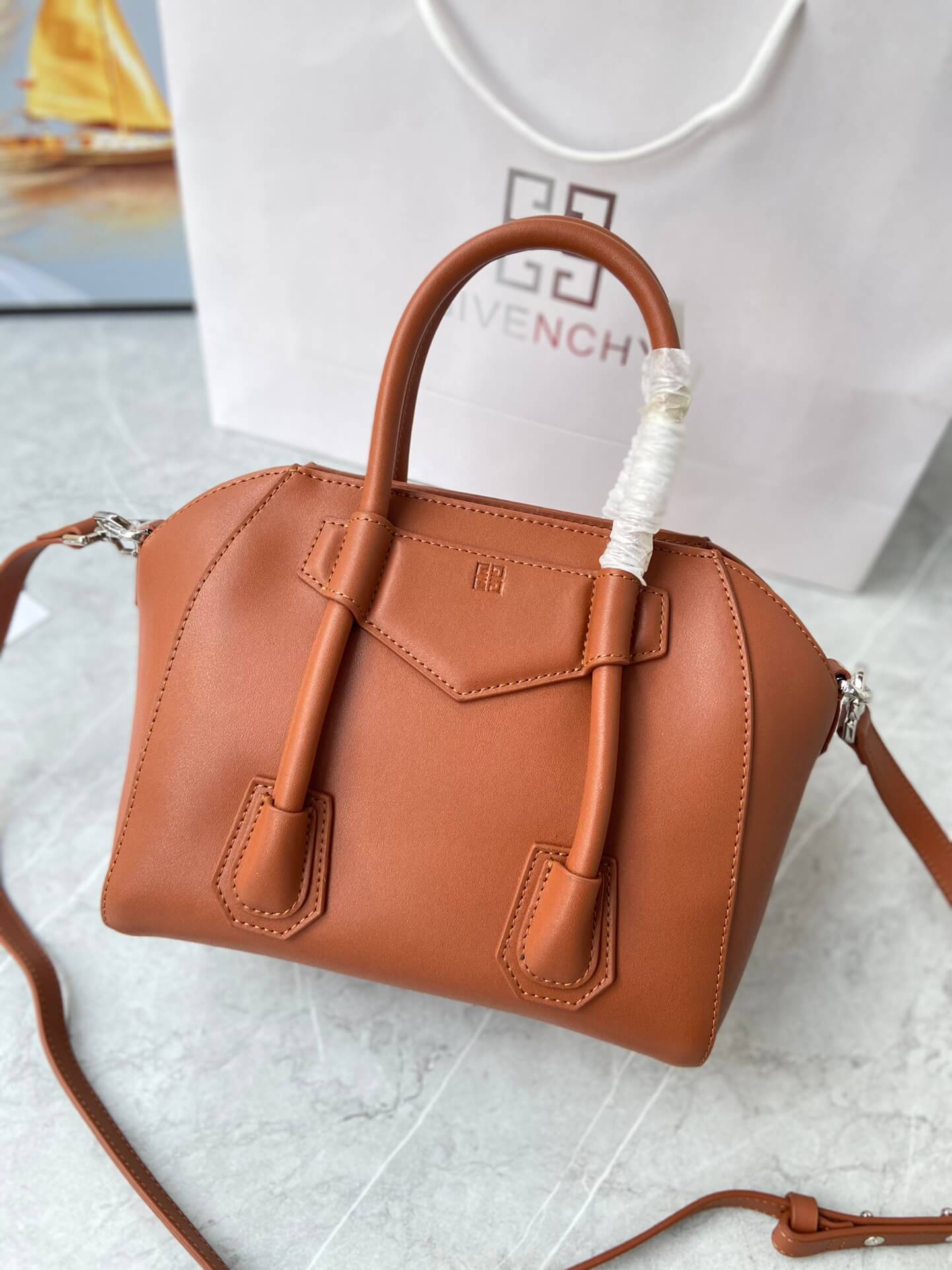 Givenchy Antigona Lock Bag - Image 7