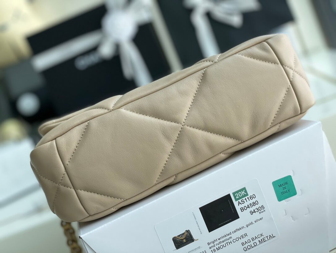 Chanel 19 Bag - Image 8