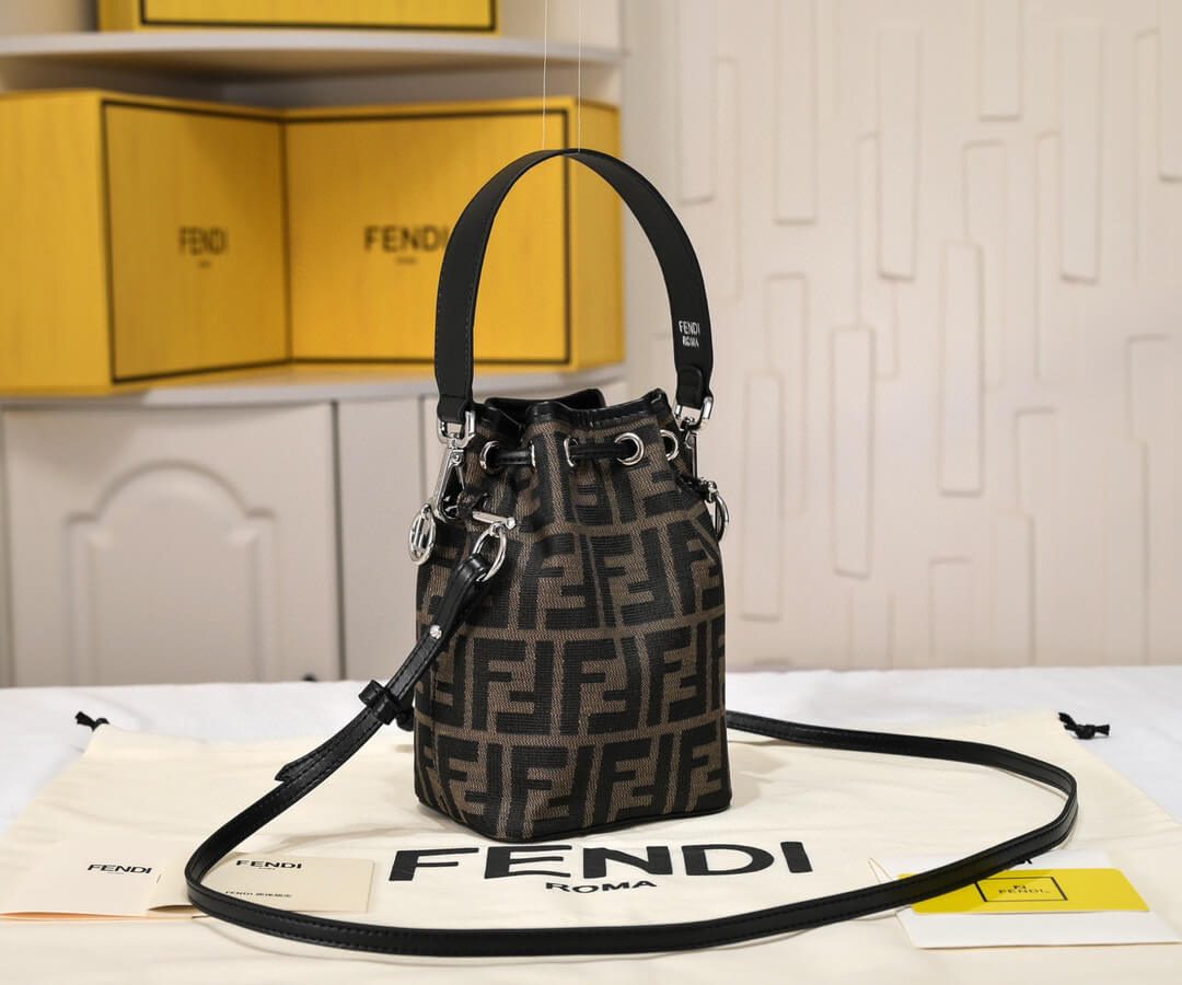 Fendi Mon Tresor Bucket Bag - Image 8