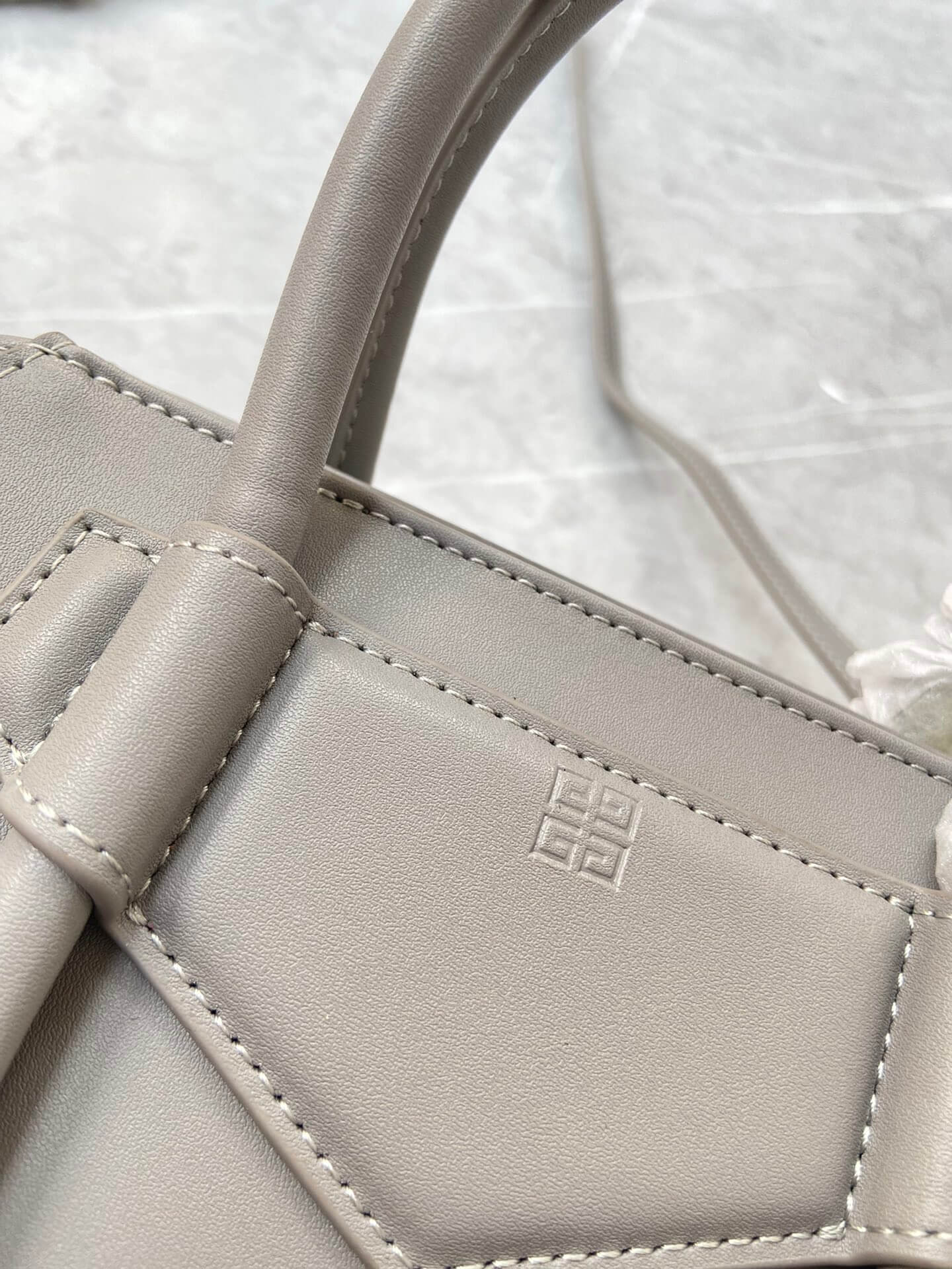 Givenchy Antigona Lock Bag - Image 9