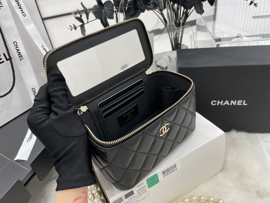 Chanel Small Vanity Case with Chain - Image 8