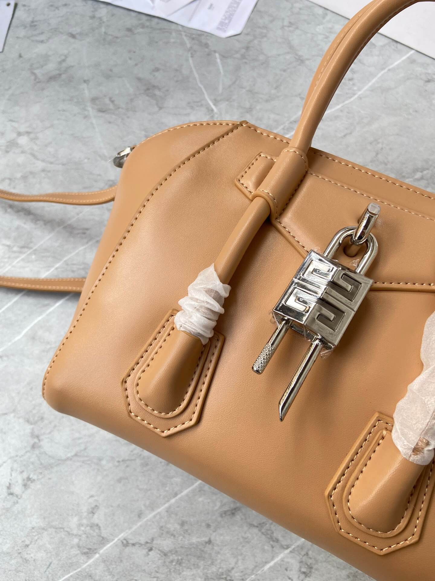Givenchy Antigona Lock Bag - Image 9