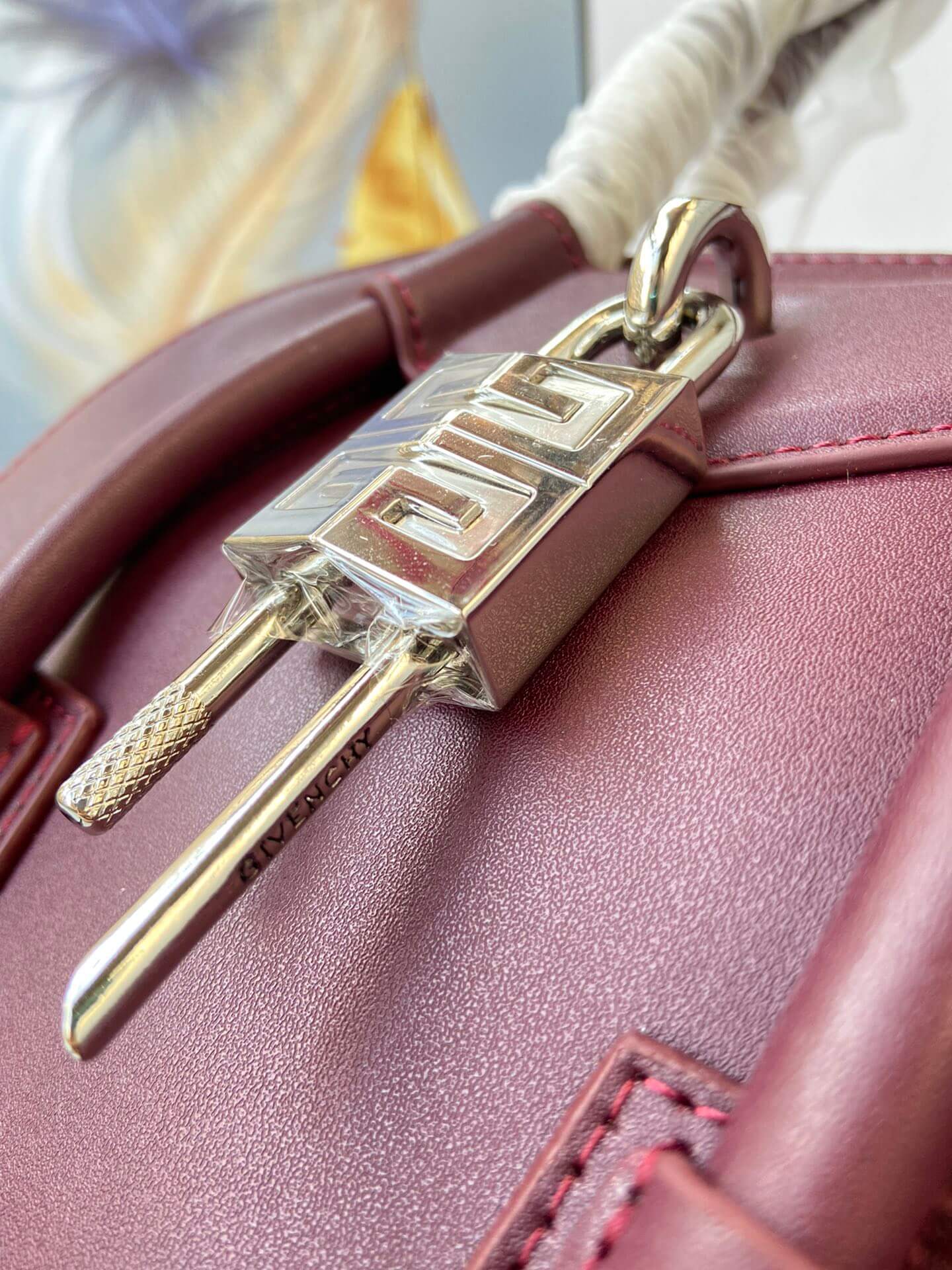 Givenchy Antigona Lock Bag - Image 9