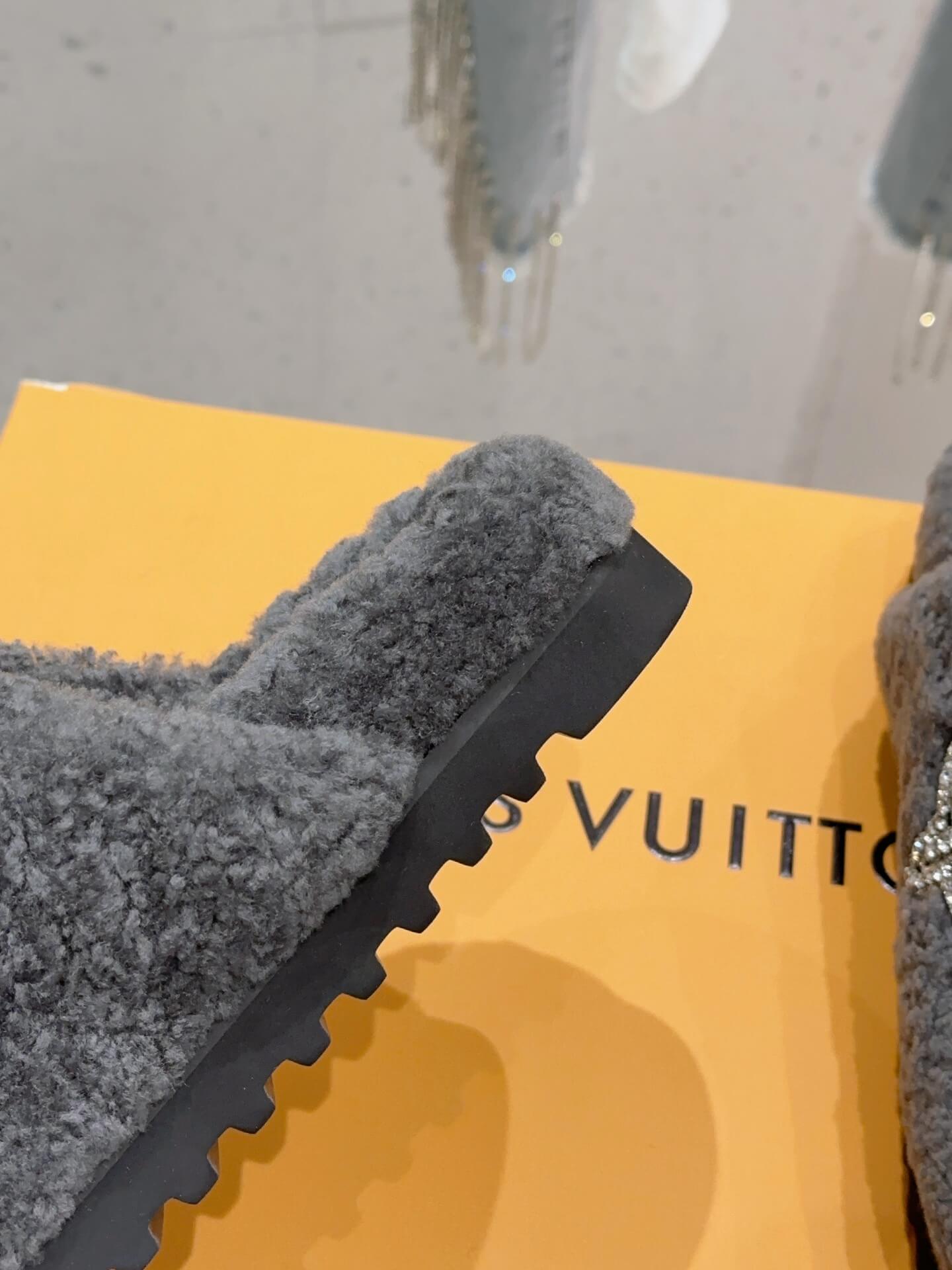 LV Paseo Flat Mule Shoes - Image 9