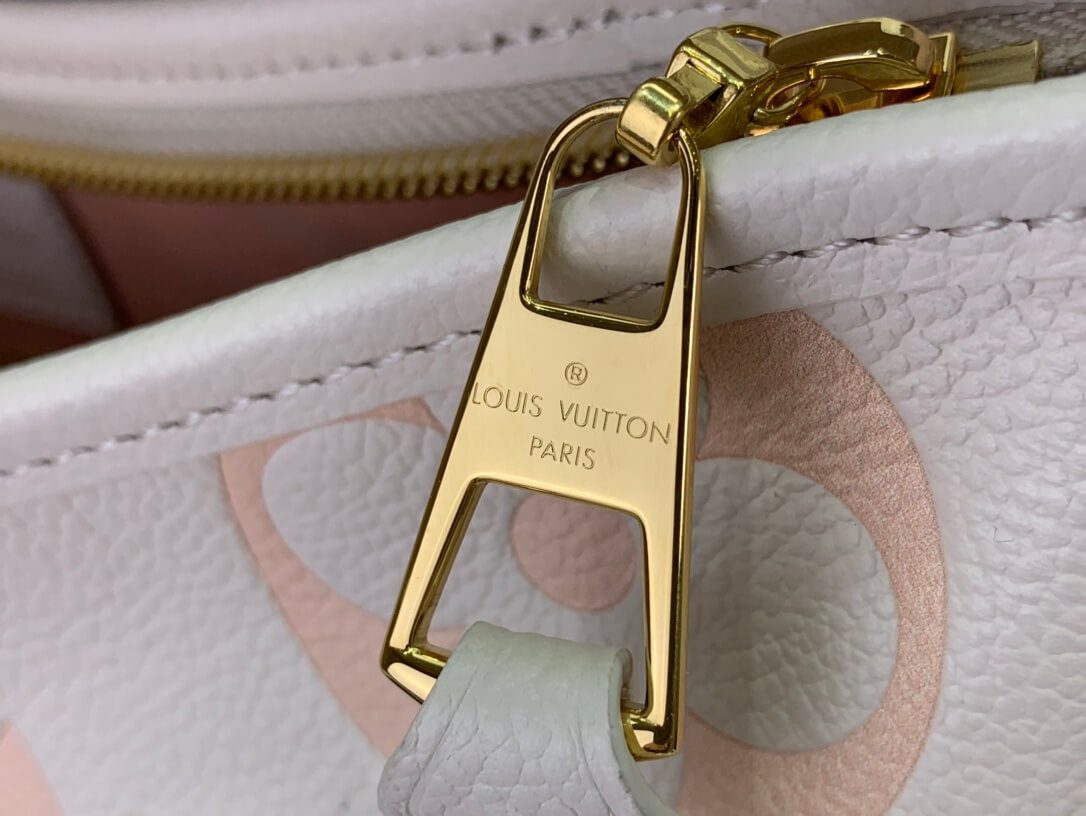 LV Carryall PM Bag - Image 2