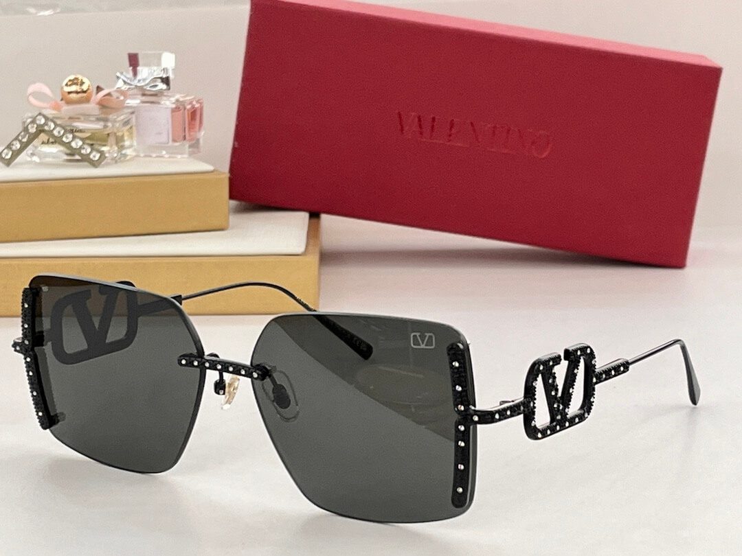 Valentino VA5033 Sunglasses - Image 2
