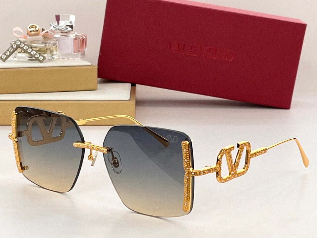 Valentino VA5033 Sunglasses - Image 3