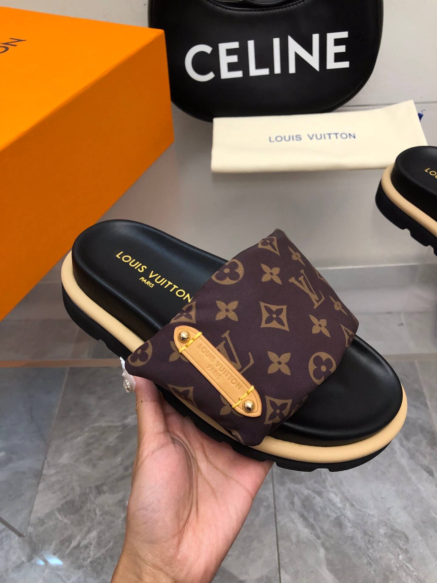 LV Giovanni Sandals