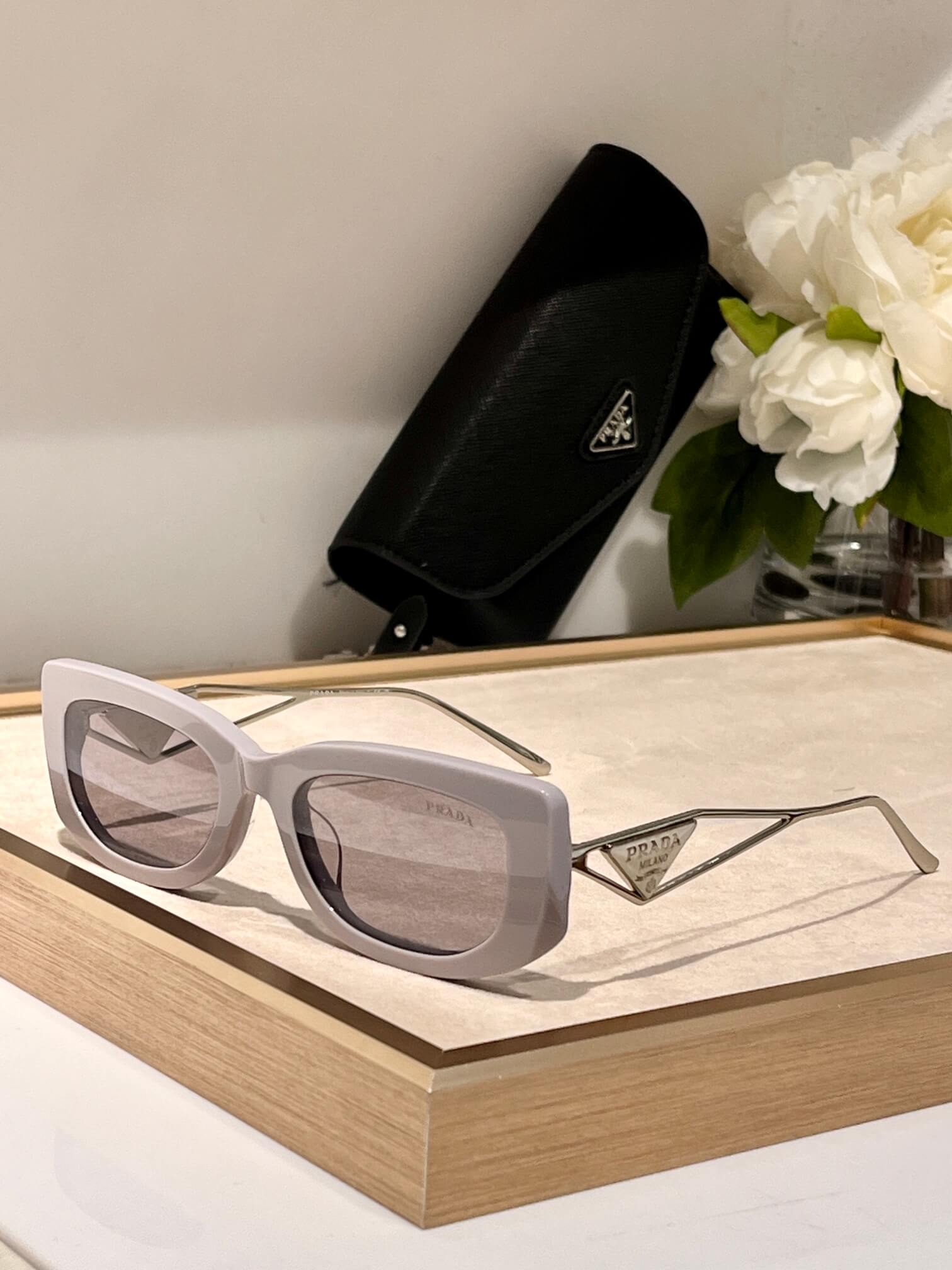 Prada PR 14YS Sunglasses - Image 9