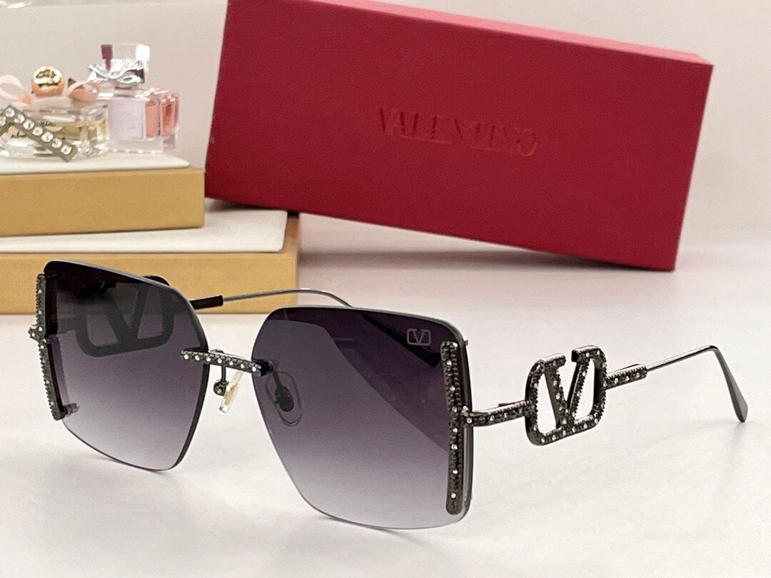 Valentino VA5033 Sunglasses - Image 6