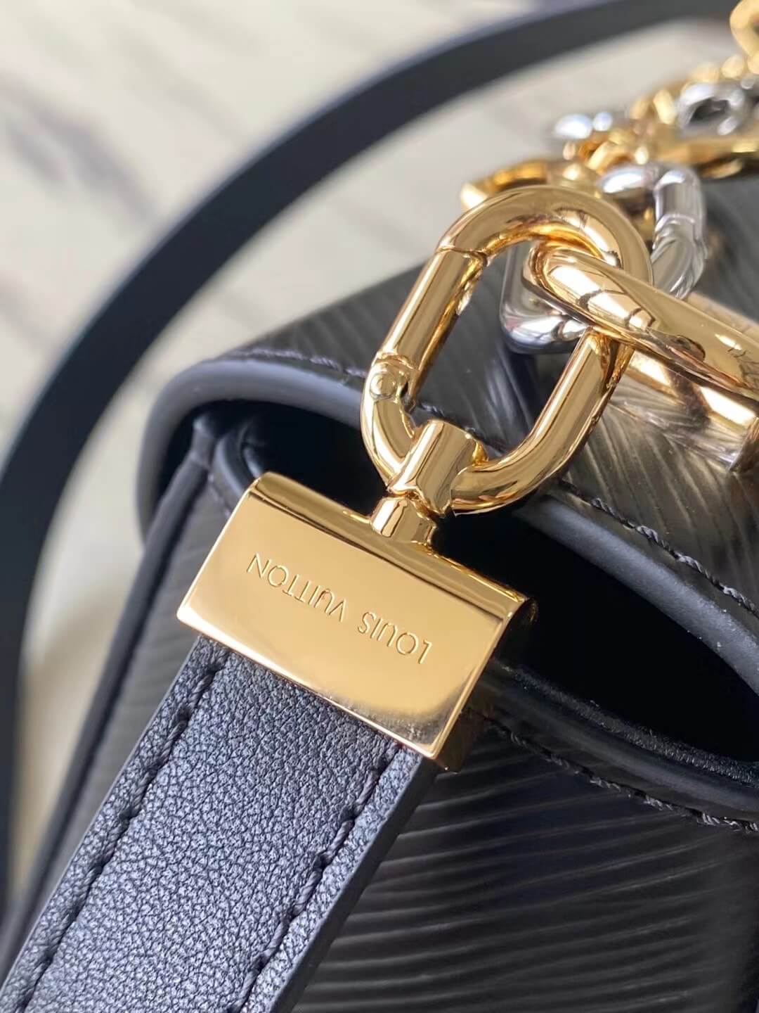 LOUIS VUITTON Twist MM Bag - Image 2