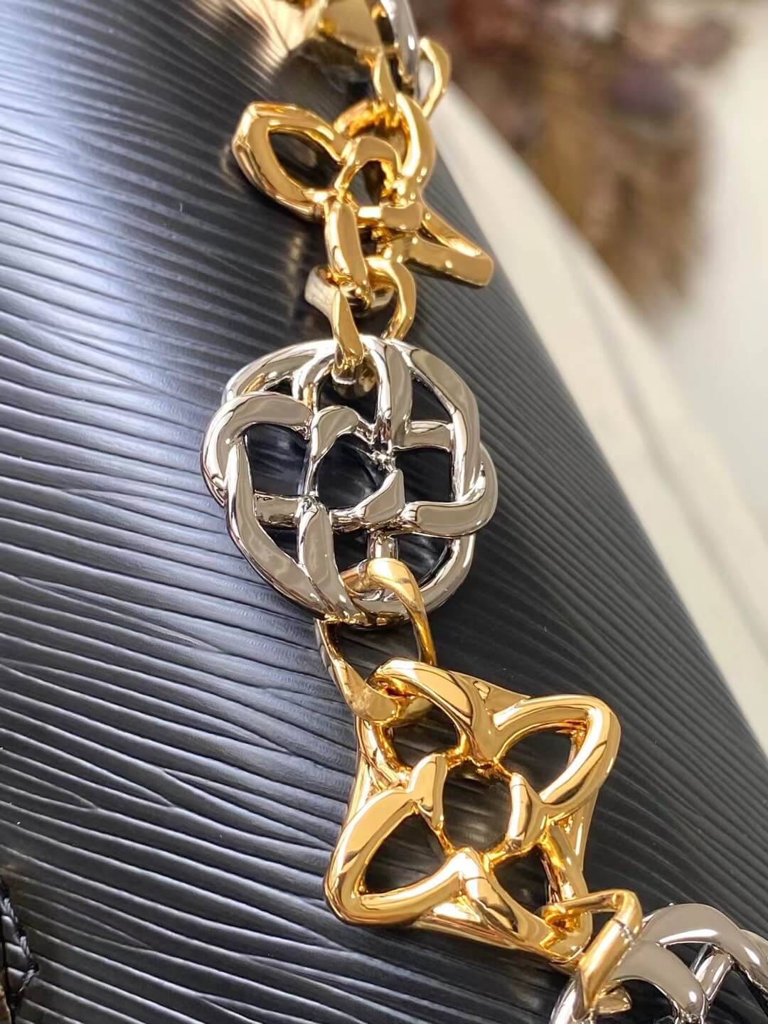LOUIS VUITTON Twist MM Bag - Image 9