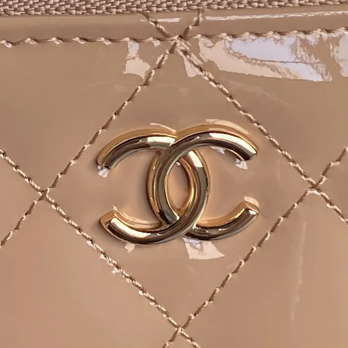 CHANEL Lambskin Quilted Metal Small Top Handle Vanity Case With Chain Beige - Image 3