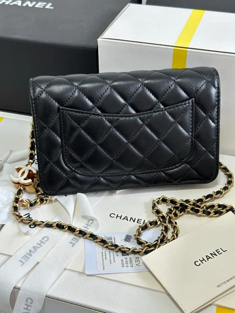 CHANEL Shiny Lambskin Shoulder Bag Crossbody Bag - Image 3