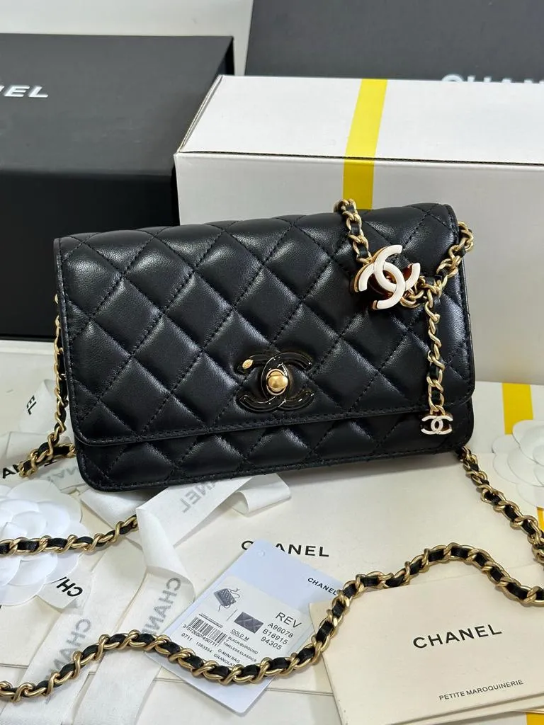 CHANEL Shiny Lambskin Shoulder Bag Crossbody Bag