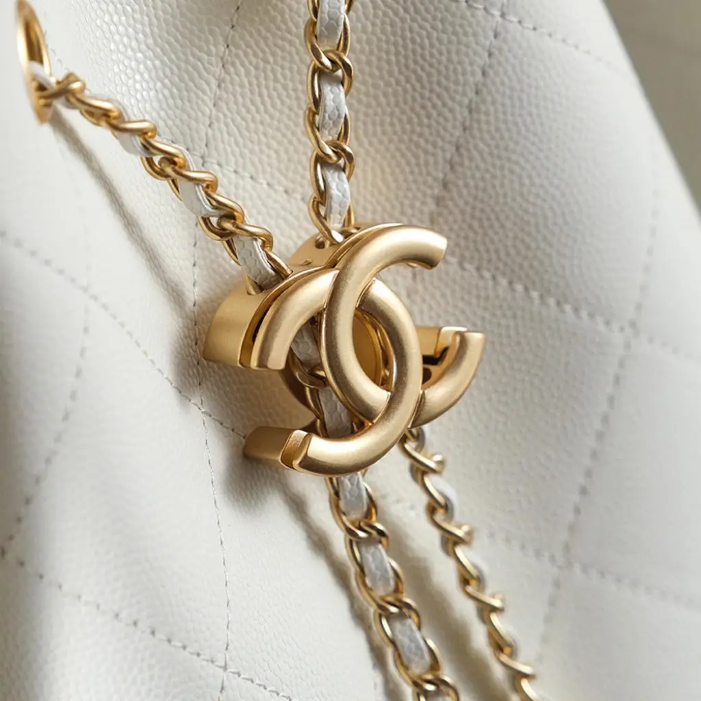 Chanel 25 Medium Handbag, Grained Calfskin - Image 5