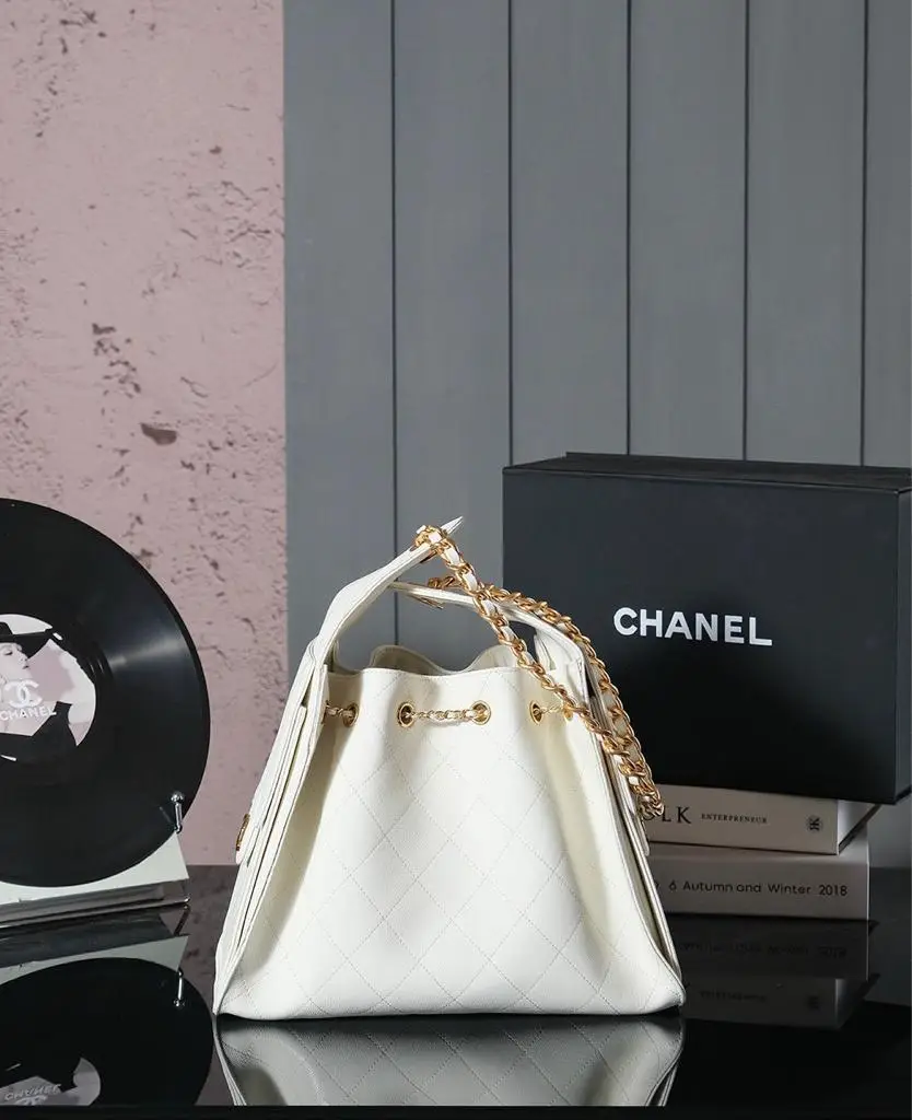 Chanel 25 Medium Handbag, Grained Calfskin - Image 6