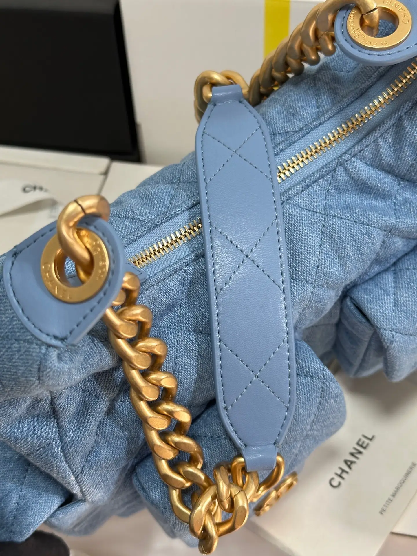 Chanel 25C Large Hobo Bag in Light Blue Washed Denim Fabric - Image 3
