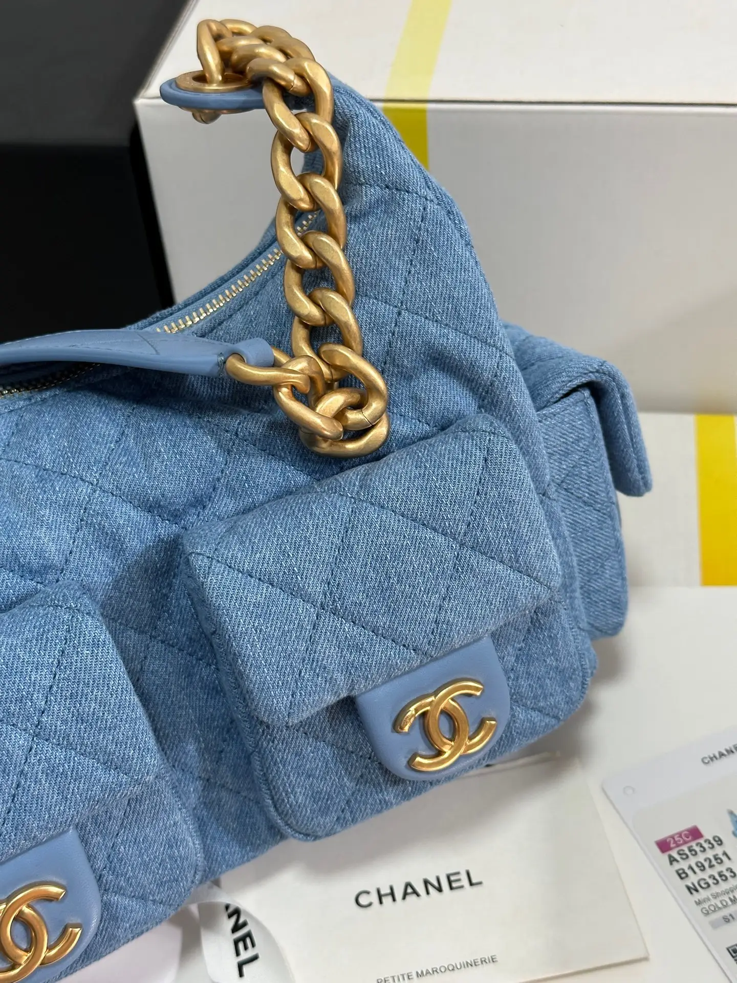 Chanel 25C Large Hobo Bag in Light Blue Washed Denim Fabric - Image 5