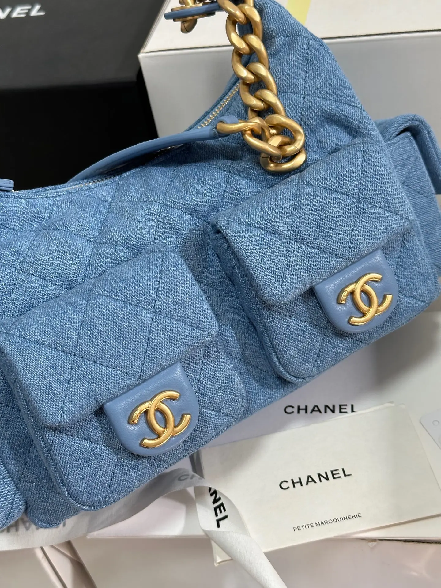 Chanel 25C Large Hobo Bag in Light Blue Washed Denim Fabric - Image 8