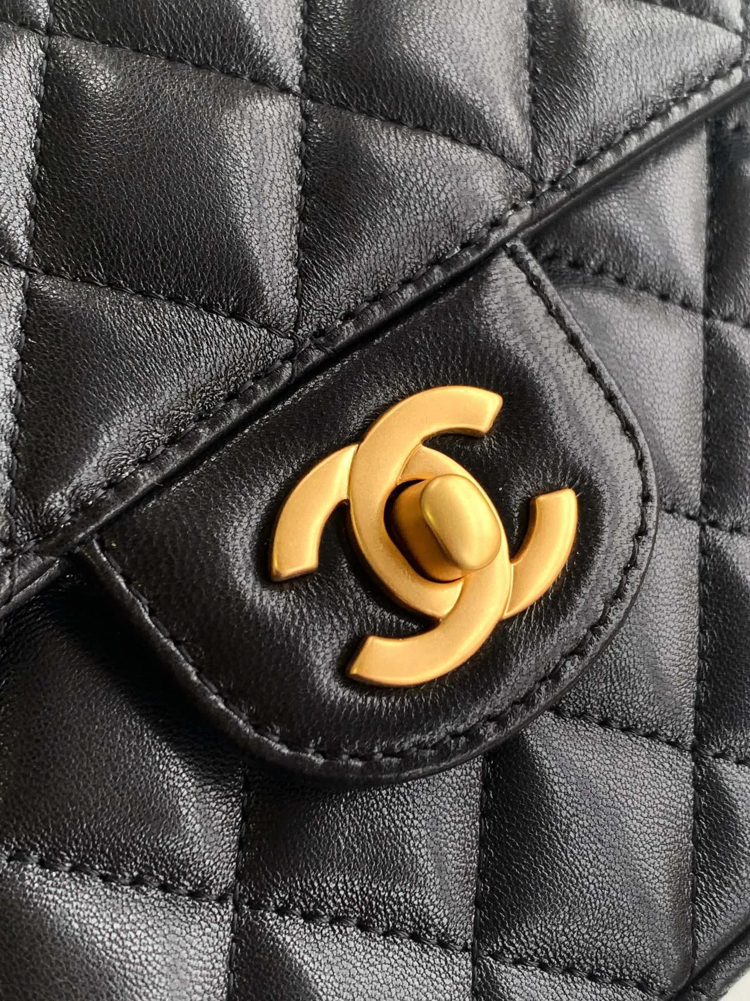 Chanel Black Lambskin GHW Top Handle Mini Rectangular - Image 8