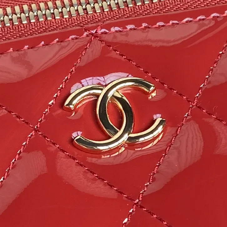 Chanel Red Quilted Lambskin Top Handle Long Vanity Case Aged Gold Hardware - Image 4