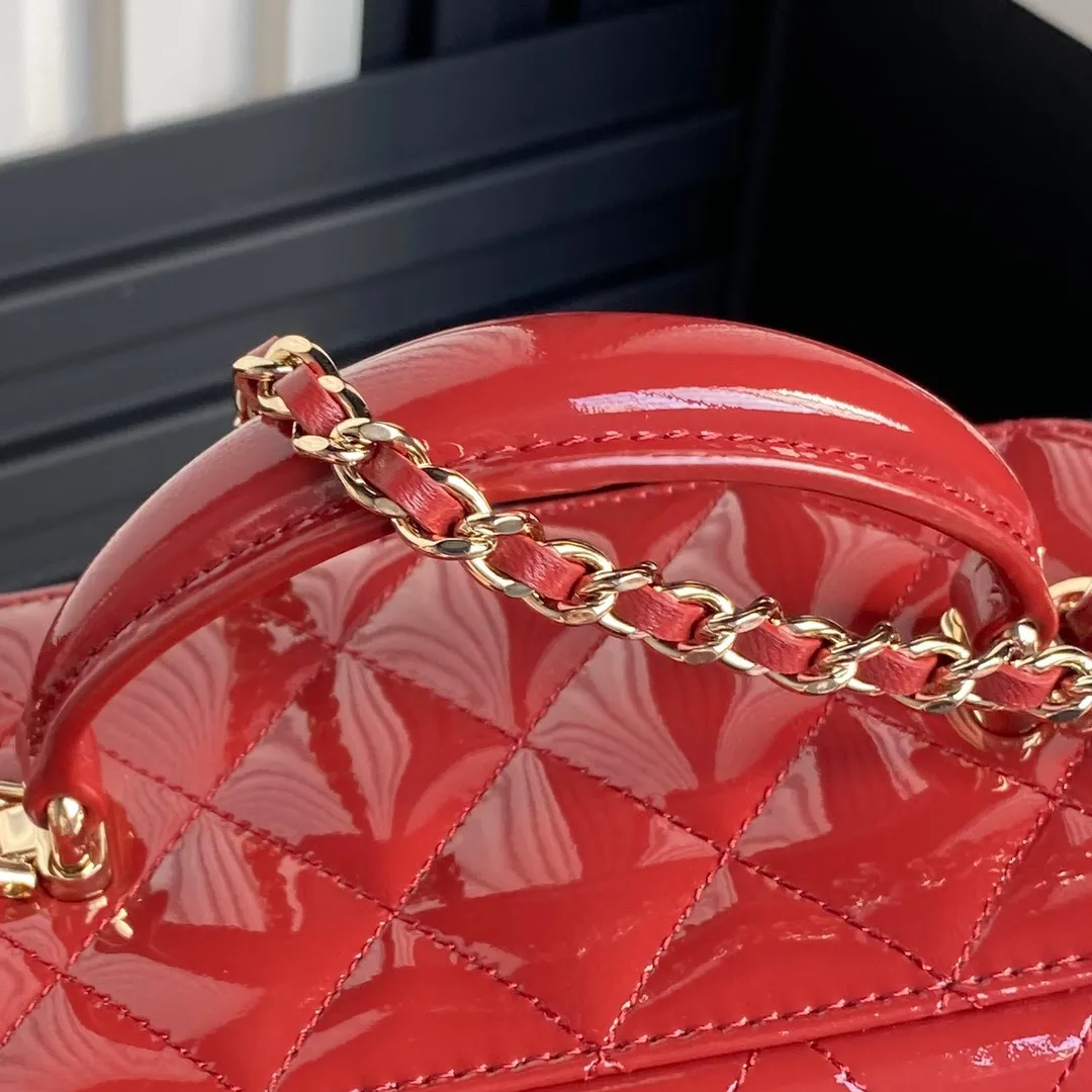 Chanel Red Quilted Lambskin Top Handle Long Vanity Case Aged Gold Hardware - Image 5
