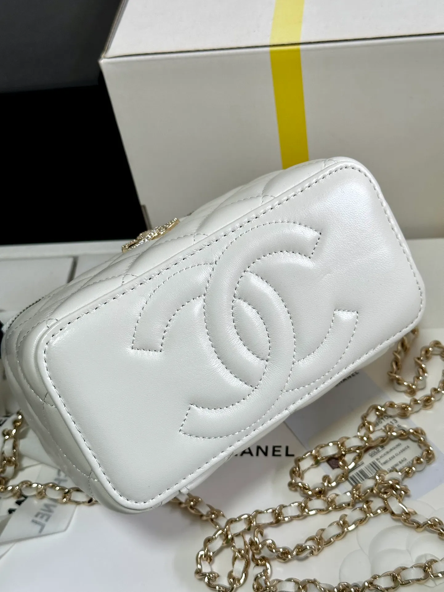 Chanel White Controller Makeup bag - Image 7