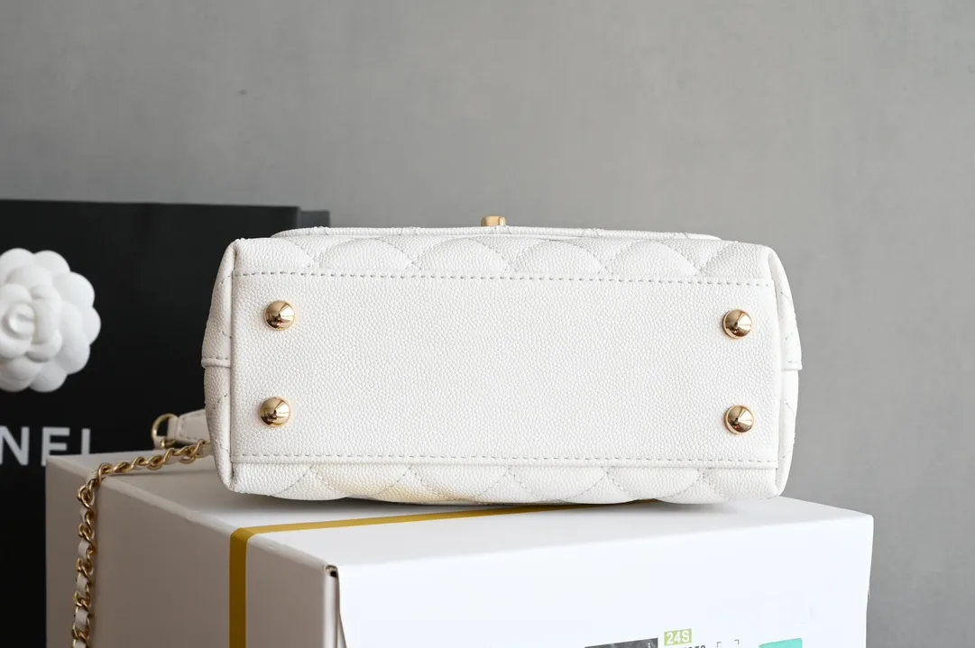 Chanel White Iridescent Quilted Grained Calfskin Extra Mini Flap Bag - Image 4