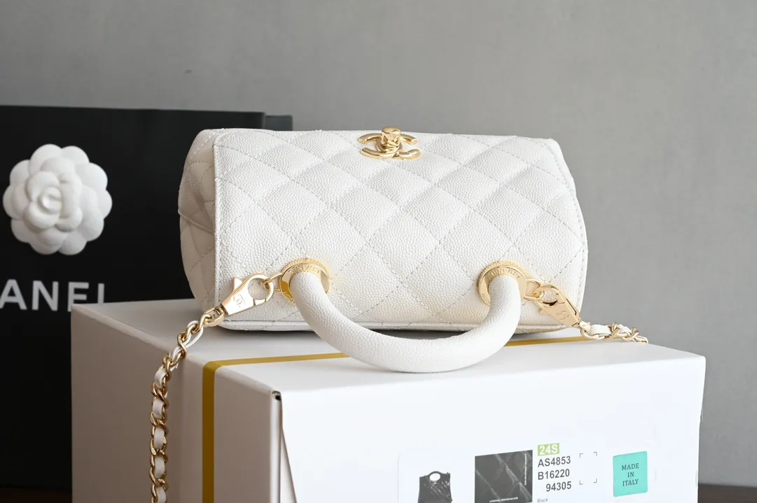 Chanel White Iridescent Quilted Grained Calfskin Extra Mini Flap Bag - Image 6