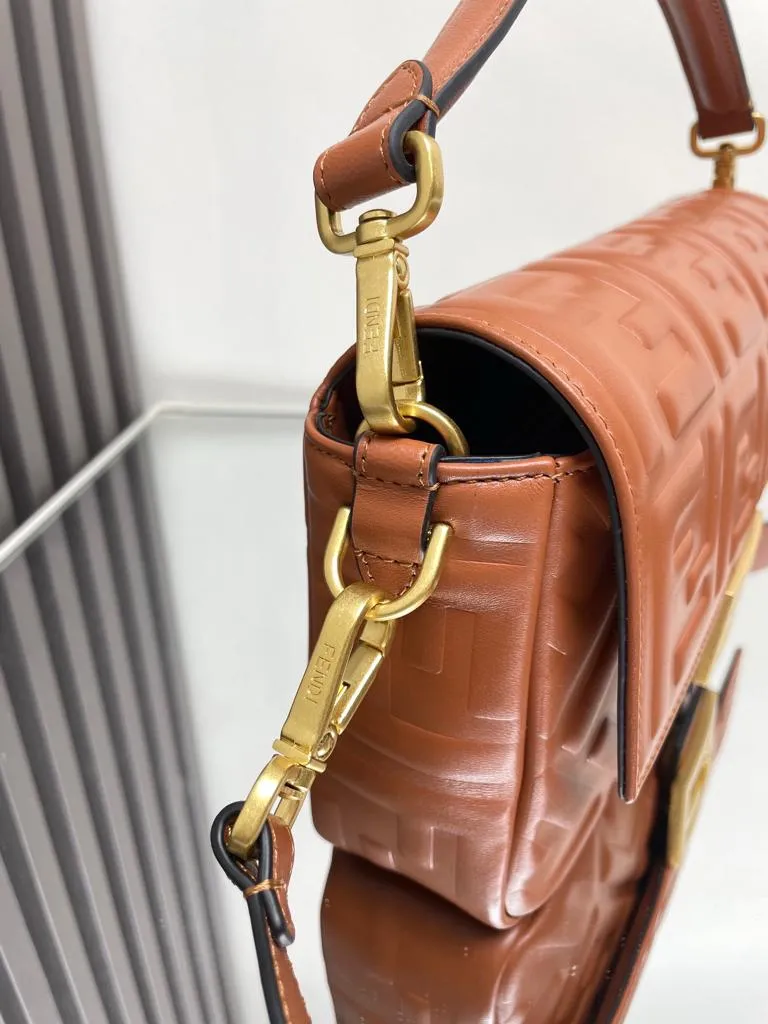 FENDI Medium Baguette Chain Shoulder Bag - Image 3