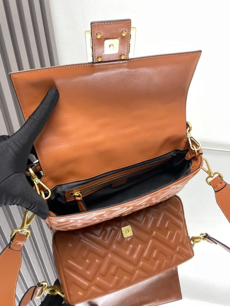FENDI Medium Baguette Chain Shoulder Bag - Image 5