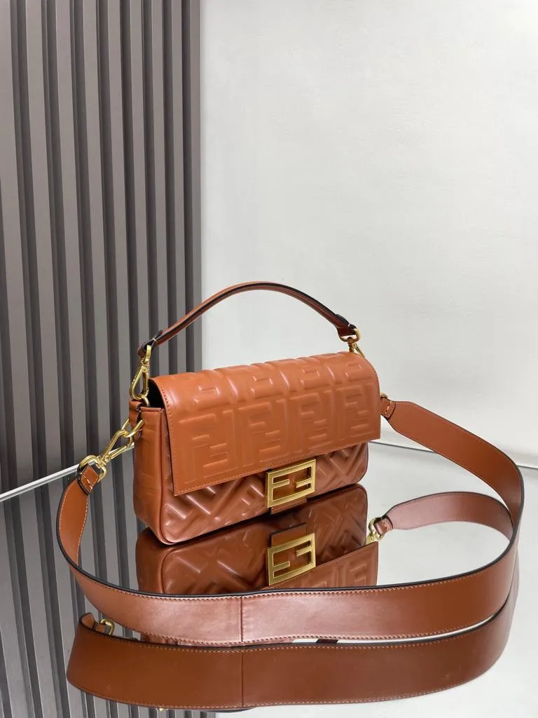 FENDI Medium Baguette Chain Shoulder Bag - Image 7