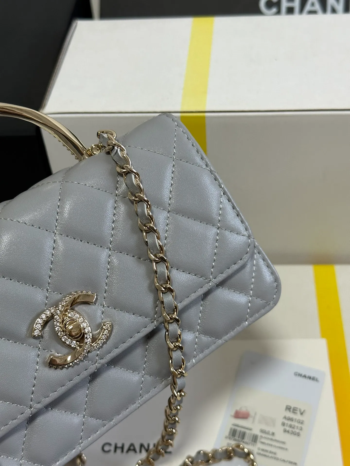 Flap Phone Holder with Chain - Image 4