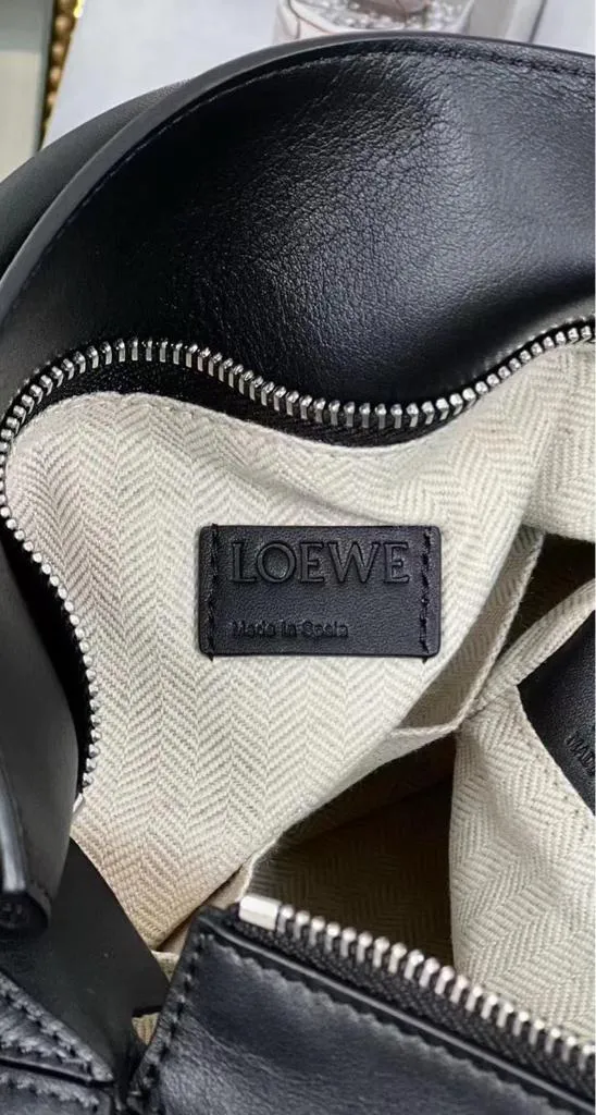 Hvip Bags & Accessories Loewe Puzzle bag in Classic Calfskin black - Image 10