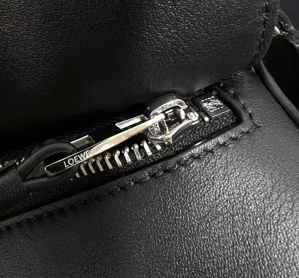 Hvip Bags & Accessories Loewe Puzzle bag in Classic Calfskin black - Image 9