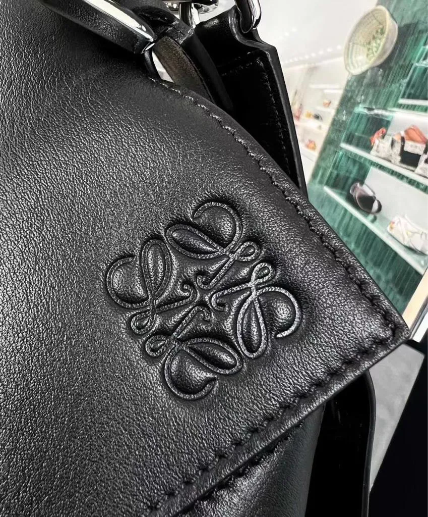 Hvip Bags & Accessories Loewe Puzzle bag in Classic Calfskin black - Image 7