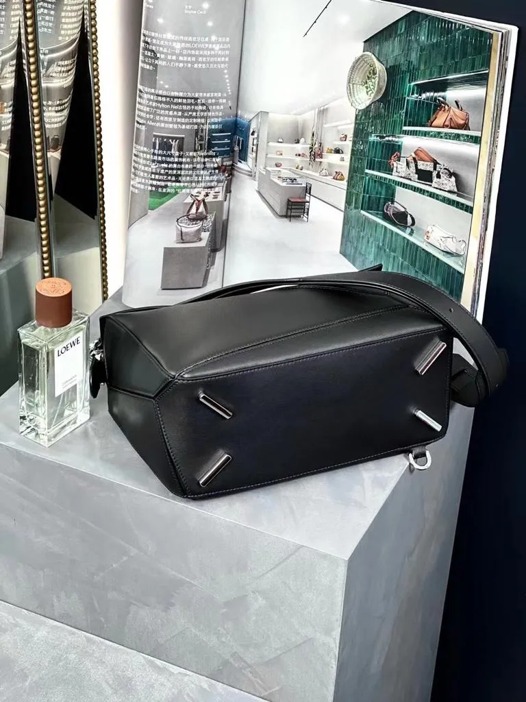 Hvip Bags & Accessories Loewe Puzzle bag in Classic Calfskin black - Image 5