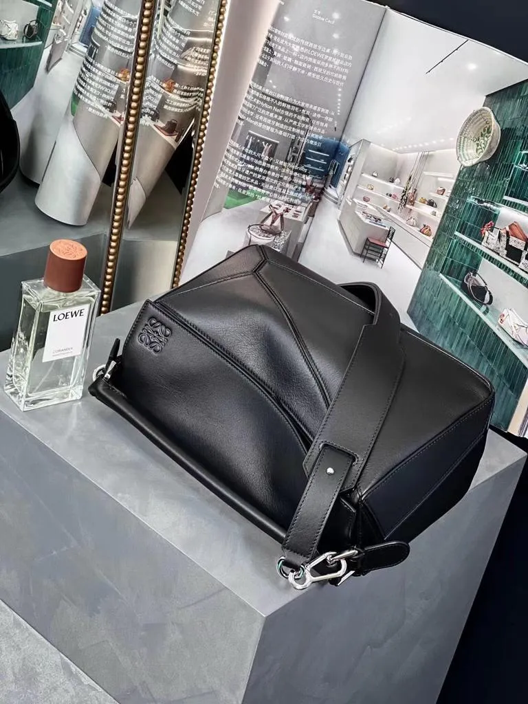 Hvip Bags & Accessories Loewe Puzzle bag in Classic Calfskin black - Image 3