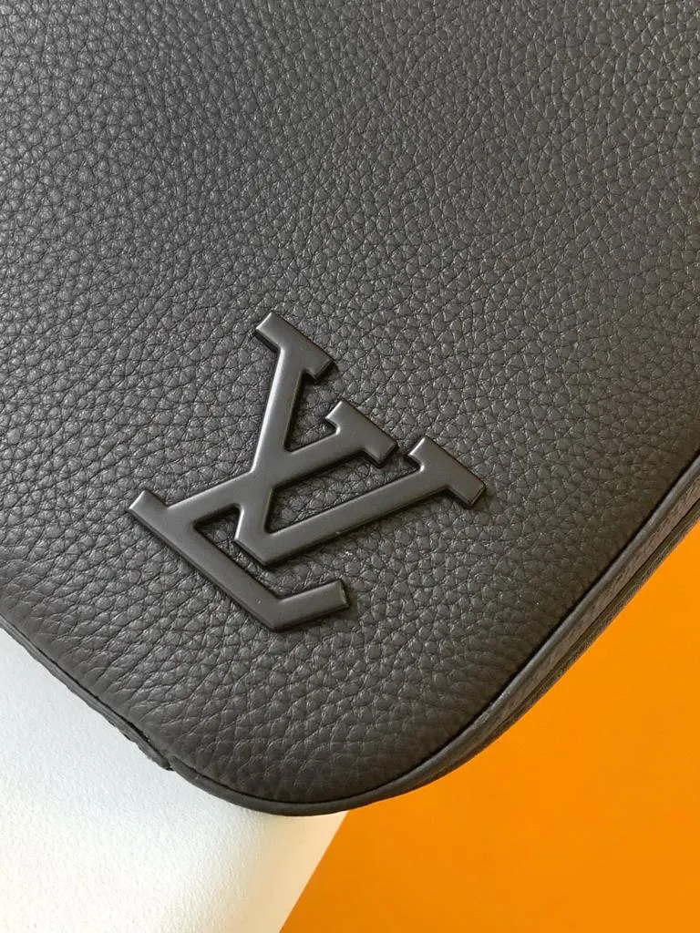 Louis Vuitton Alex Briefcase in Taiga Cowhide Leather Black - Image 7