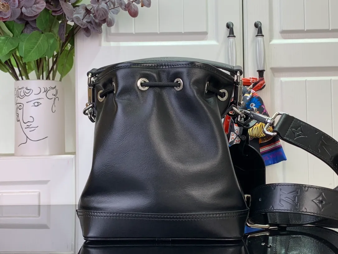 Black Leather Bucket Bag - Image 6