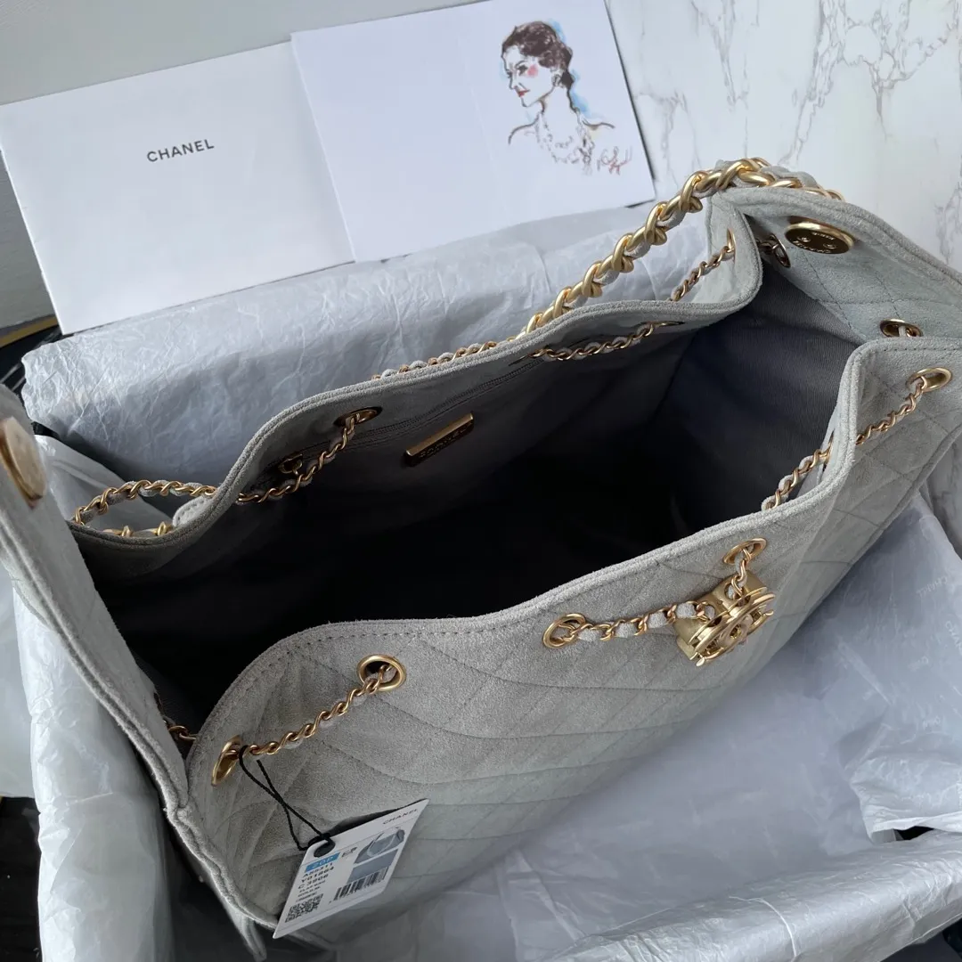 CHANEL 25 Handbag - Image 4