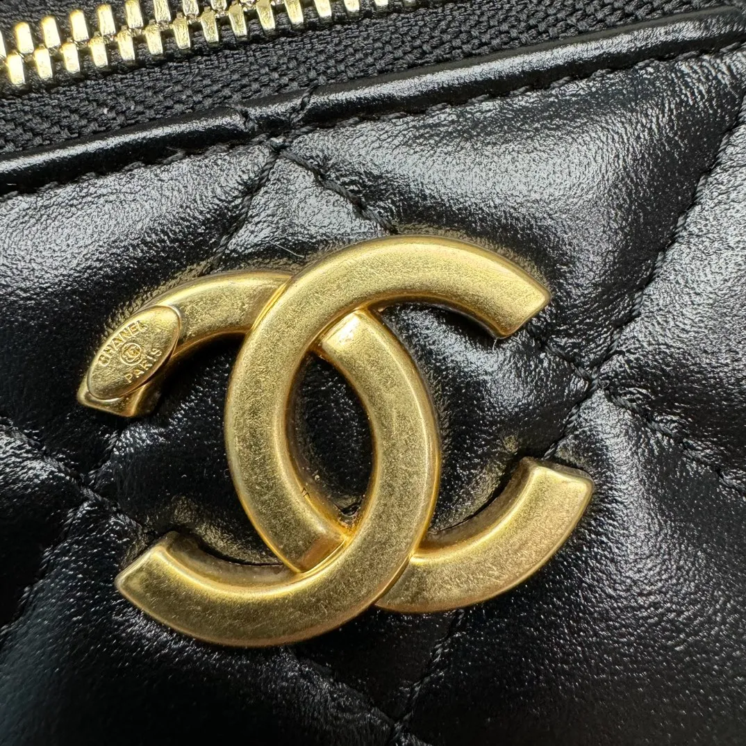 CHANEL Lambskin Enamel Quilted Logo Small Vanity Case With Chain Black - Image 6